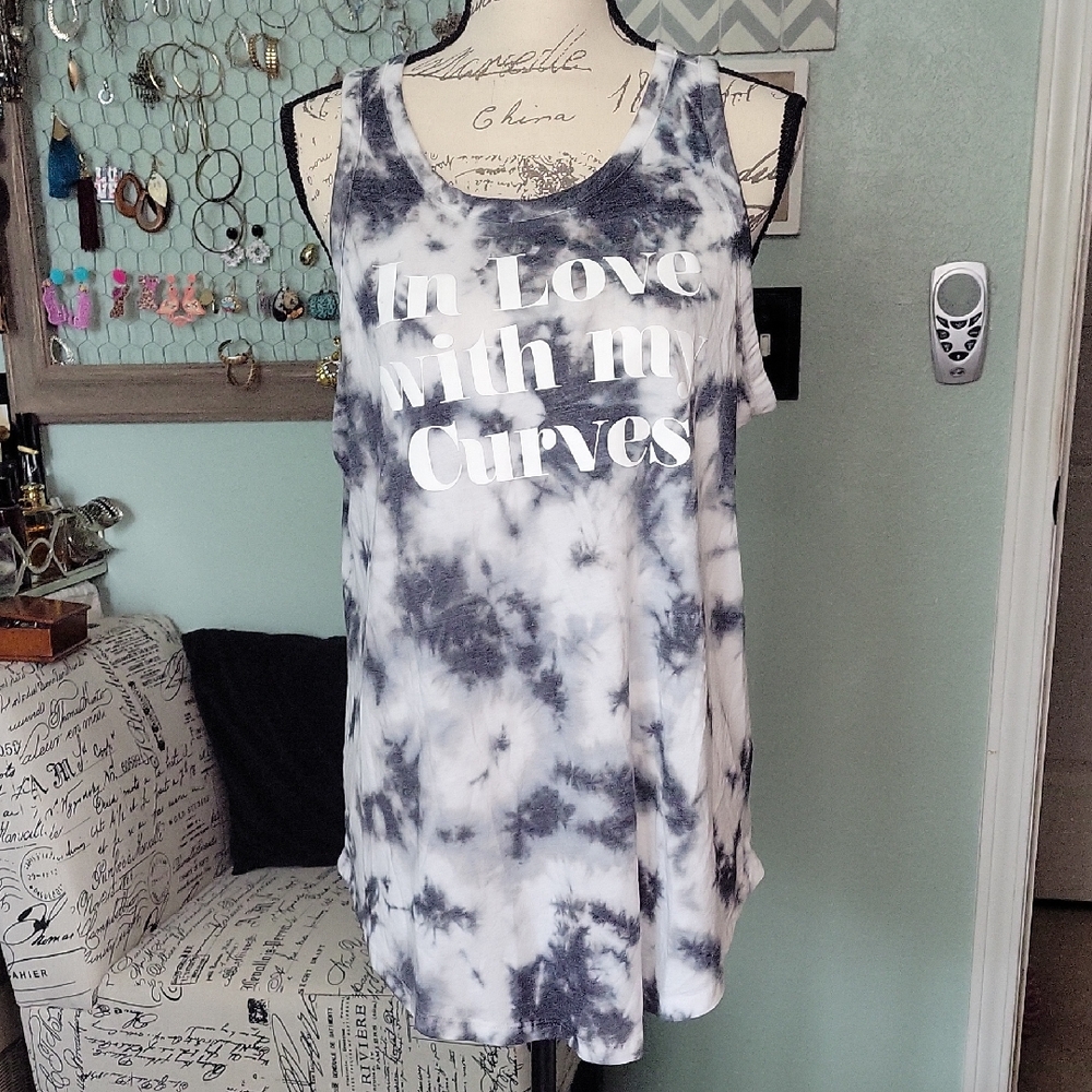 Torrid Black and White Tank Top with Bold Design. Pk Bx